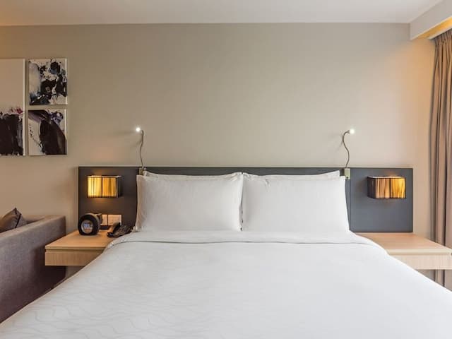 Deluxe Room with bathtub in Sukhumvit