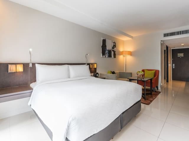 Superior Room 34sqm. near Asok BTS Skytrain