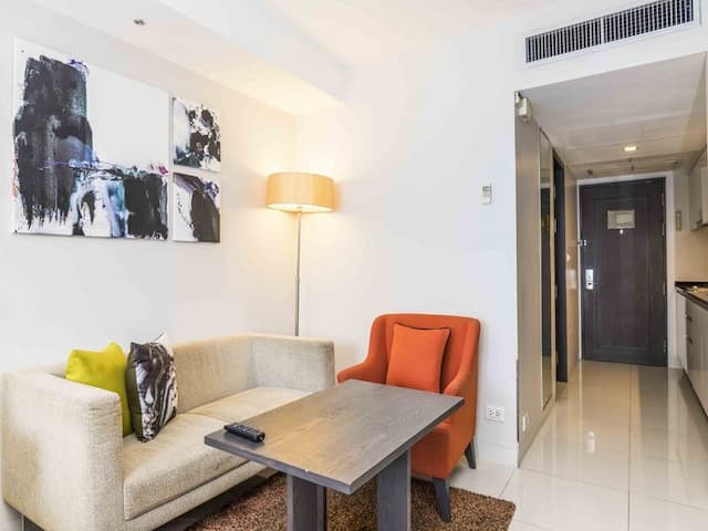 Superior Room 34sqm. near Asok BTS Skytrain