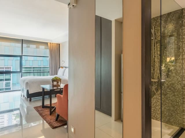 Superior Room 34sqm. near Asok BTS Skytrain