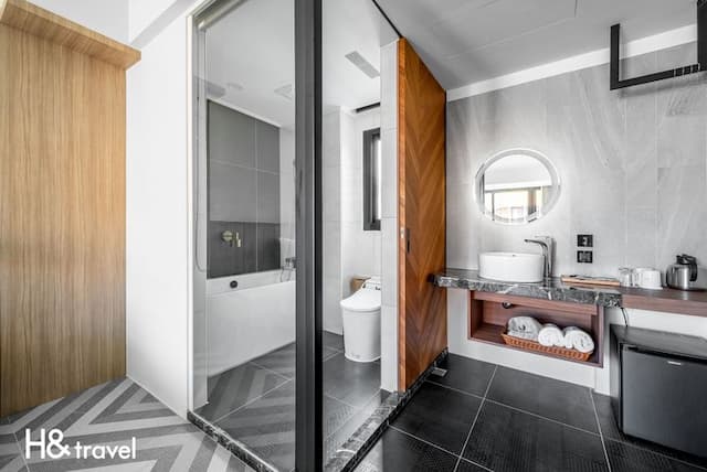 Black Horn B&B  | Kenting Design Hotel-Deluxe Double Room with Bathtub-8