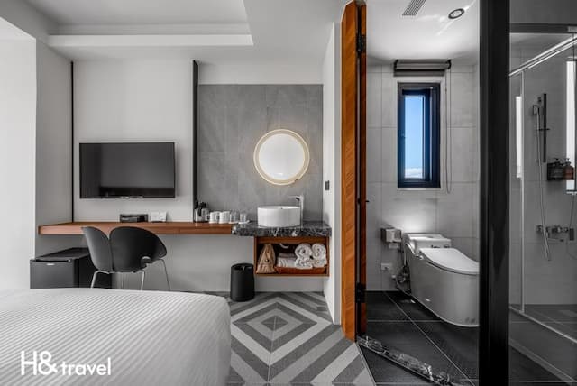 Black Horn B&B  | Kenting Design Hotel-Family Quadruple Room With Balcony-7