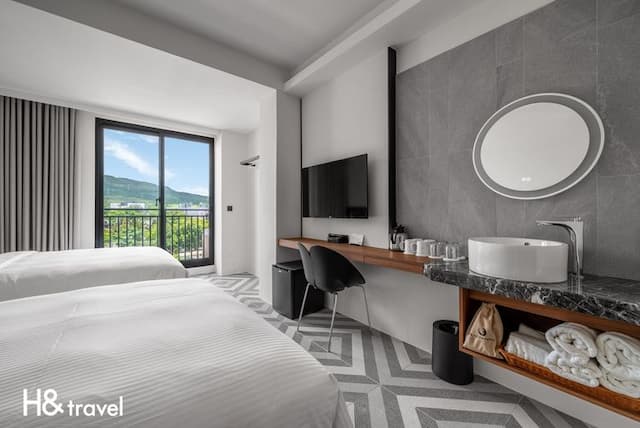 Black Horn B&B  | Kenting Design Hotel-Family Quadruple Room With Balcony-6