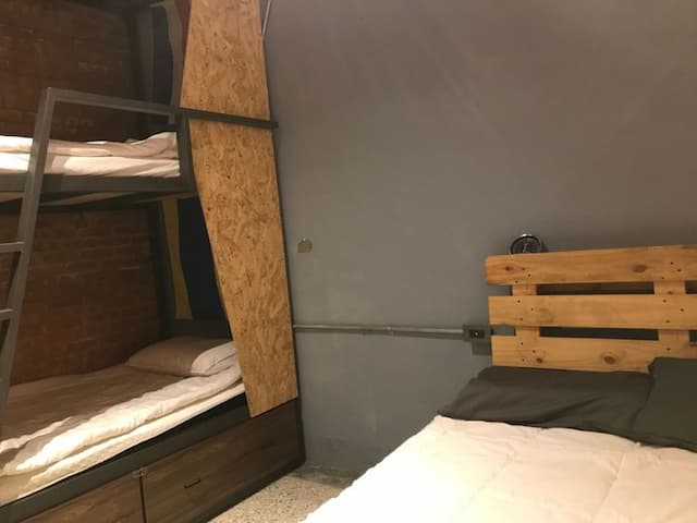 On my way yuli hostel-Family Room with Shared Bathroom-2