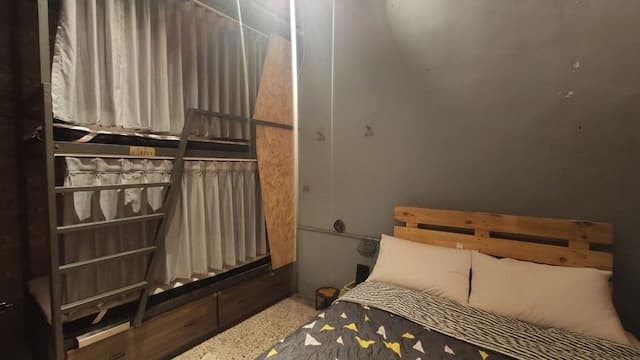 On my way yuli hostel-Family Room with Shared Bathroom-1