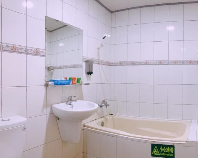 楓情汽車旅館-標準雙人房-7