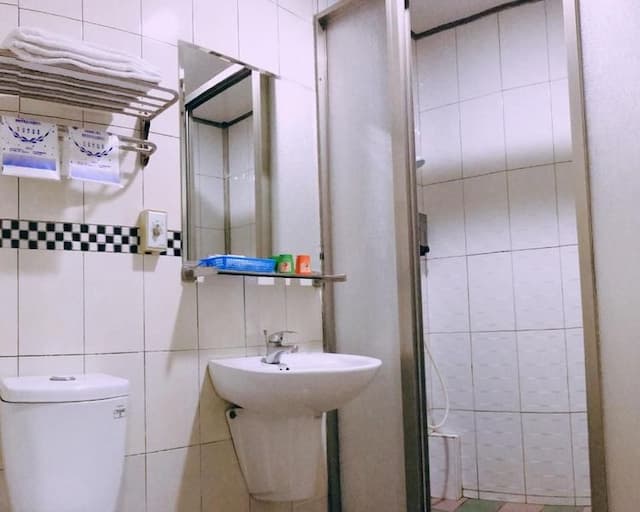 楓情汽車旅館-標準雙人房-8