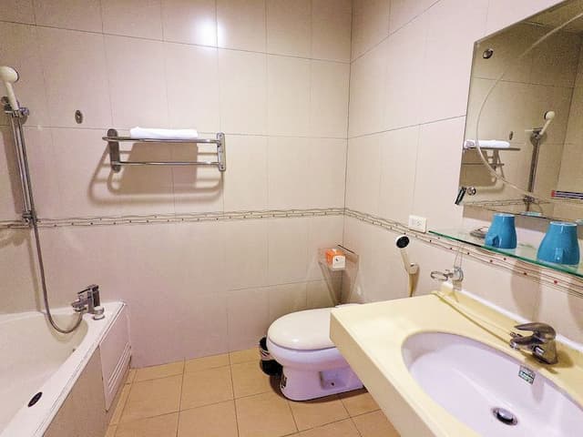 亞馨&奇雅居聯合民宿 l 近吉安慶修院-B201亞馨家庭六人房(Family room)附浴缸-5