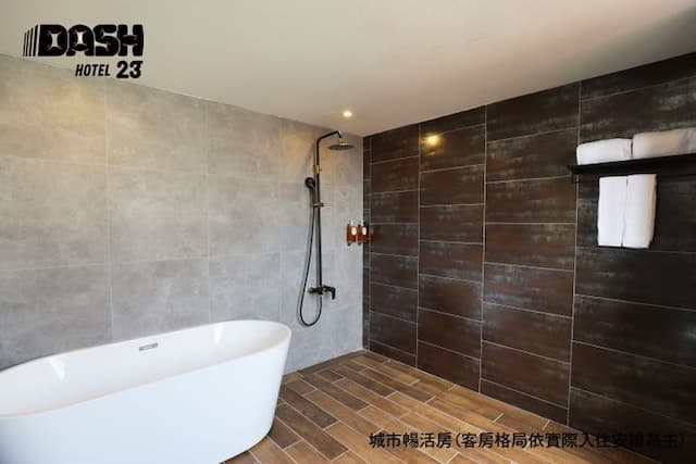 達煦23旅店｜運動主題飯店、緊鄰神農街-高級雙人房-附浴缸-10