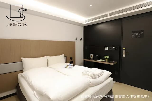 漫旅光城｜近一中商圈、享受低調奢華-標準雙人房-6