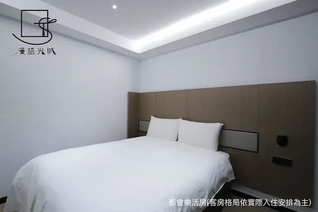 漫旅光城｜近一中商圈、享受低調奢華-標準雙人房-14