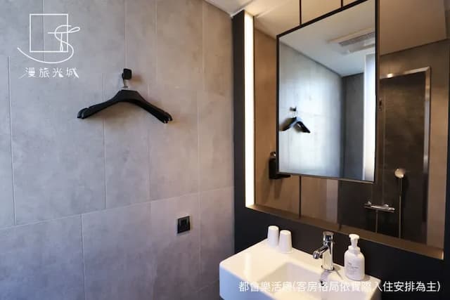 漫旅光城｜近一中商圈、享受低調奢華-標準雙人房-8