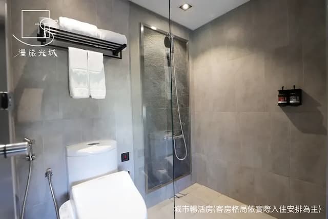 漫旅光城｜近一中商圈、享受低調奢華-高級雙人房-12