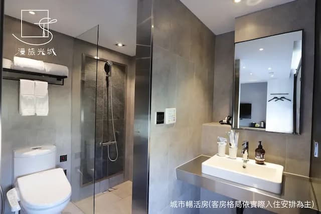 漫旅光城｜近一中商圈、享受低調奢華-高級雙人房-11