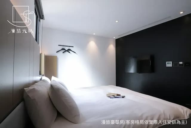 漫旅光城｜近一中商圈、享受低調奢華-豪華雙人房 -附浴缸-5