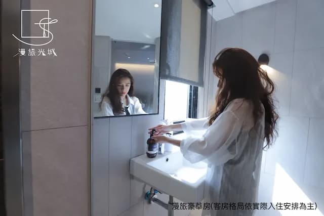 漫旅光城｜近一中商圈、享受低調奢華-豪華雙人房 -附浴缸-10