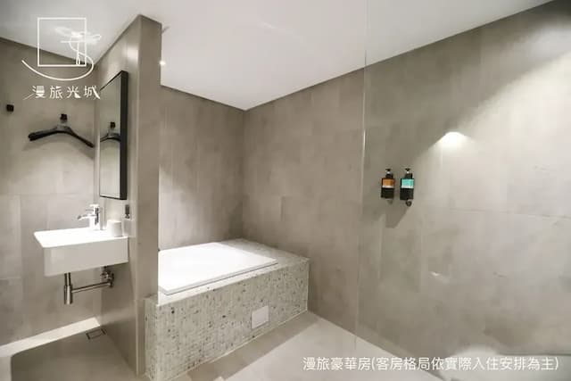 漫旅光城｜近一中商圈、享受低調奢華-豪華雙人房 -附浴缸-11