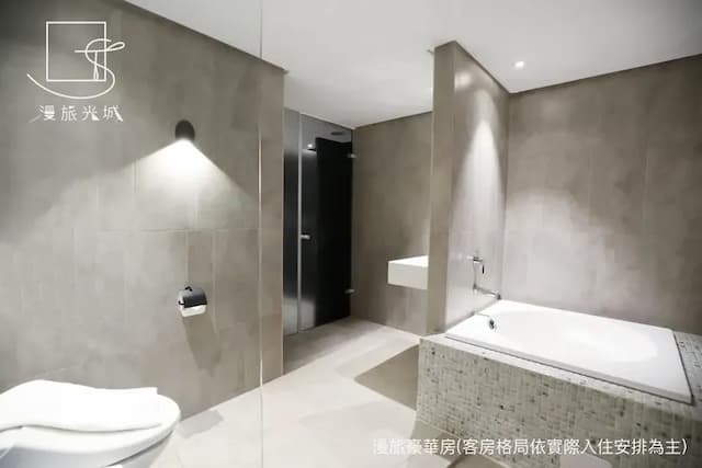 漫旅光城｜近一中商圈、享受低調奢華-豪華雙人房 -附浴缸-12