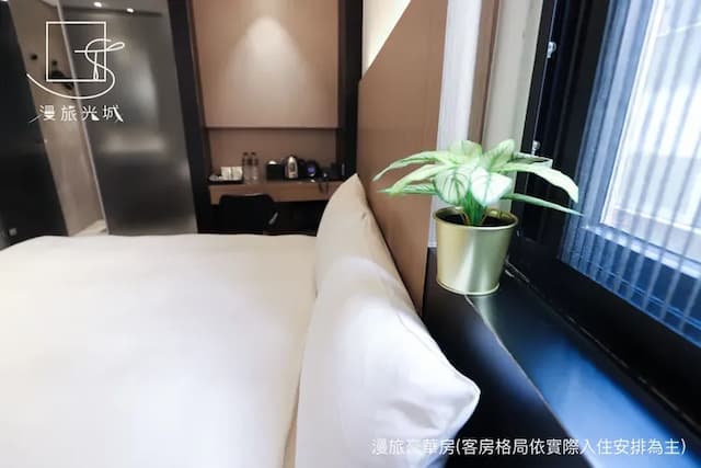 漫旅光城｜近一中商圈、享受低調奢華-豪華雙人房 -附浴缸-6
