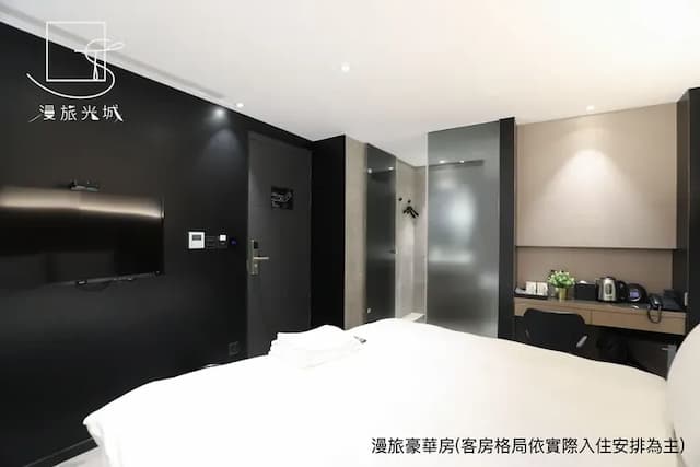 漫旅光城｜近一中商圈、享受低調奢華-豪華雙人房 -附浴缸-3
