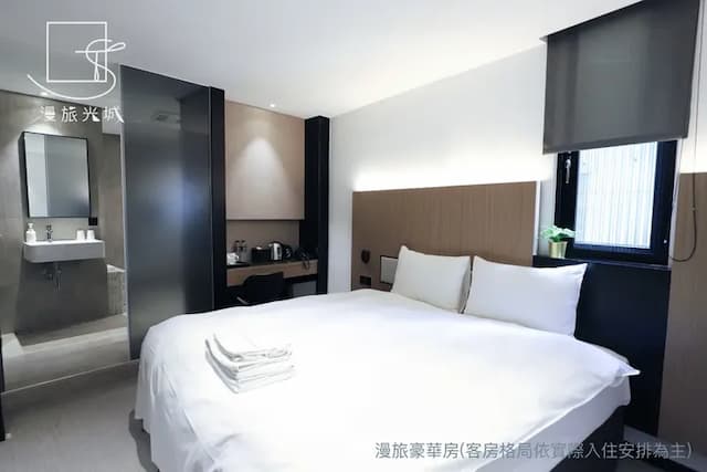 漫旅光城｜近一中商圈、享受低調奢華-豪華雙人房 -附浴缸-1
