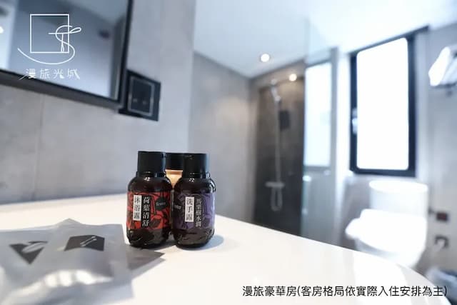 漫旅光城｜近一中商圈、享受低調奢華-豪華雙人房 -附浴缸-15