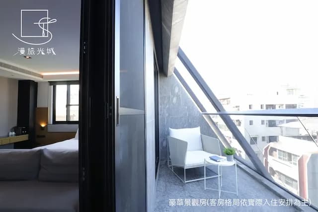 漫旅光城｜近一中商圈、享受低調奢華-豪華景觀房 -附浴缸-3