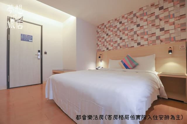 Dream 12 Hotel-Standard Double Room with Balcony-8