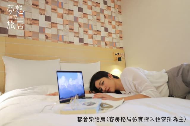 Dream 12 Hotel-Standard Double Room with Balcony-2