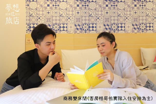 Dream 12 Hotel-Standard Twin Room with Balcony-8