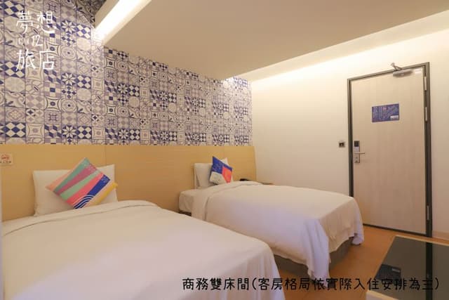 Dream 12 Hotel-Standard Twin Room with Balcony-7