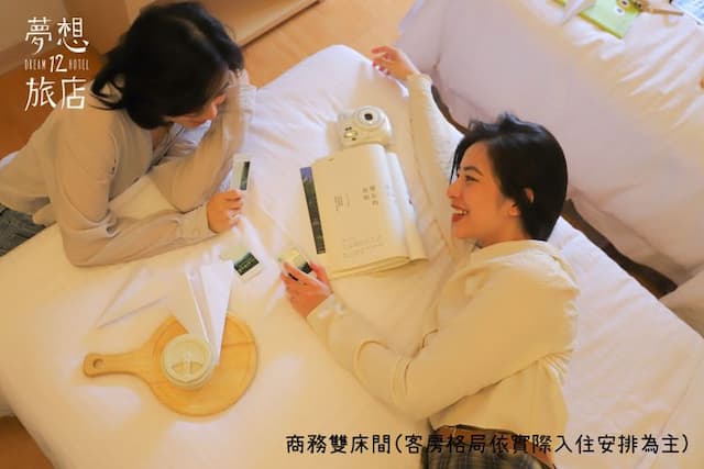 Dream 12 Hotel-Standard Twin Room with Balcony-6