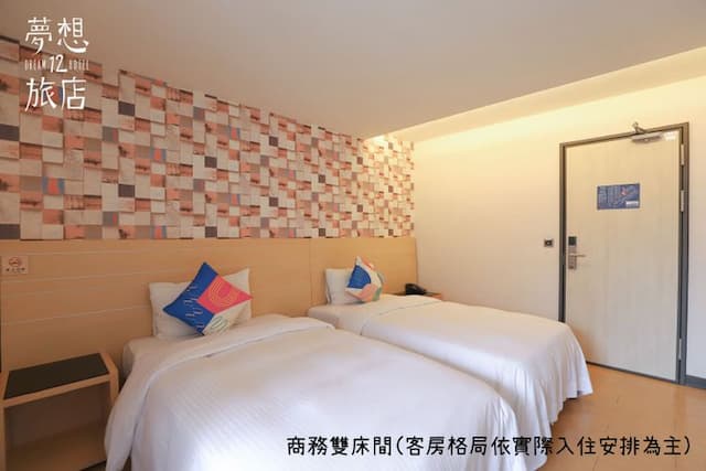 Dream 12 Hotel-Standard Twin Room with Balcony-1