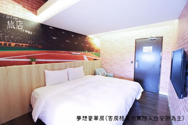 Dream 12 Hotel-Deluxe DoubleRoom with Balcony-10