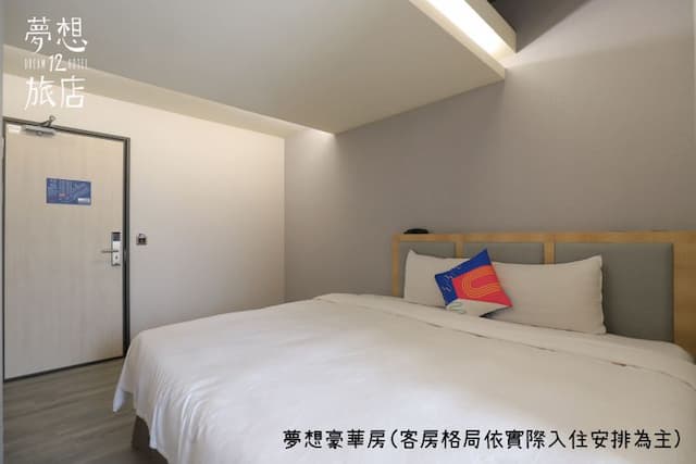 Dream 12 Hotel-Deluxe DoubleRoom with Balcony-5