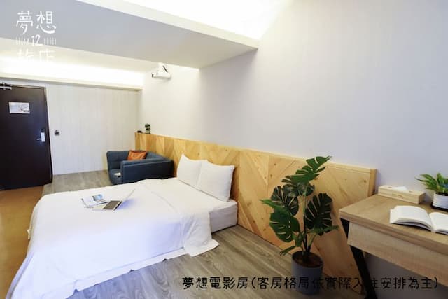 Dream 12 Hotel-Movie Double Room with Balcony-1