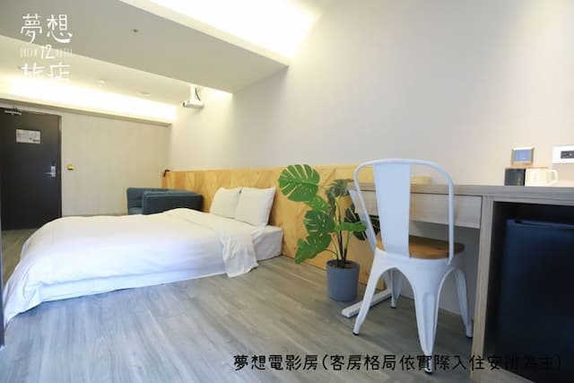 Dream 12 Hotel-Movie Double Room with Balcony-5