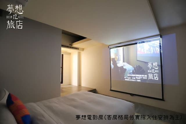 Dream 12 Hotel-Movie Double Room with Balcony-7