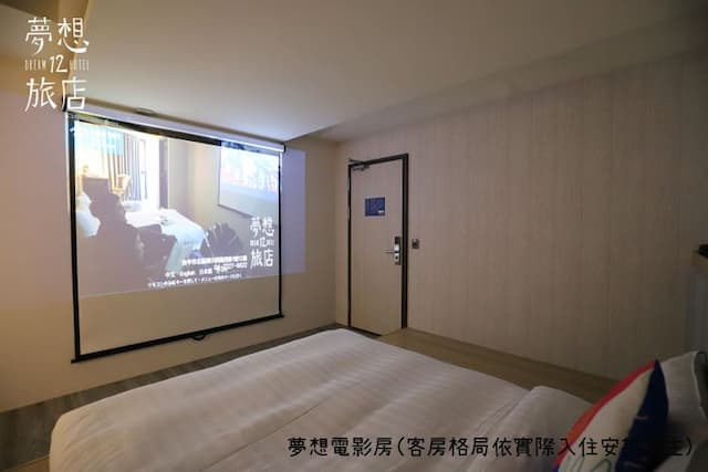 Dream 12 Hotel-Movie Double Room with Balcony-10