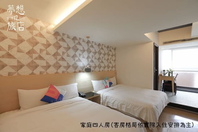 Dream 12 Hotel-Superior Quadruple Room with Balcony-3