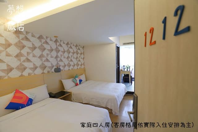 Dream 12 Hotel-Superior Quadruple Room with Balcony-5