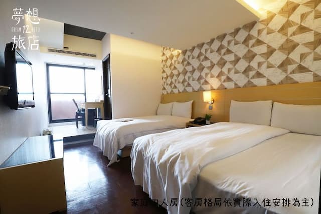 Dream 12 Hotel-Superior Quadruple Room with Balcony-9
