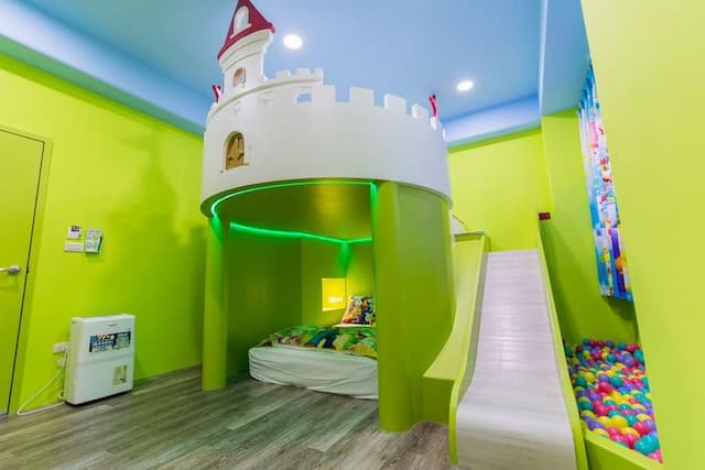 Lanyue Childlike Heart Family Homestay-Devil's Castle Slide Quad Room-1