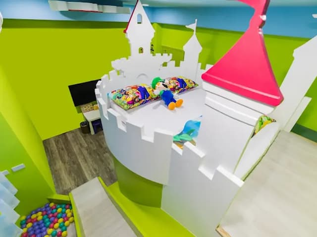 Lanyue Childlike Heart Family Homestay-Devil's Castle Slide Quad Room-4