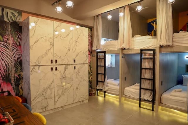 澎湖玩聚Biker背包民宿-粉紅六人女生專屬 201 (單人床位)-1