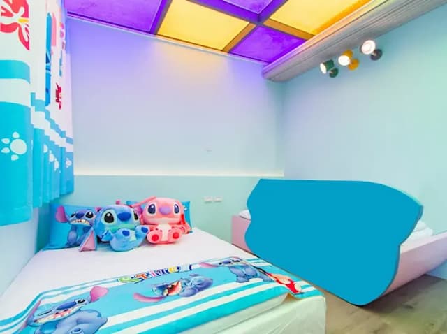 掬月童心親子民宿-星空怪溜滑梯六人房 (可加床)-5