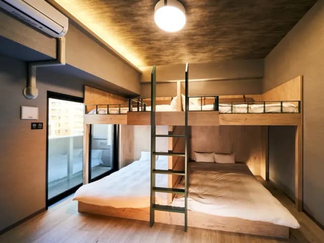 ファミリー8／上下ダブルの2段ベッド×2台