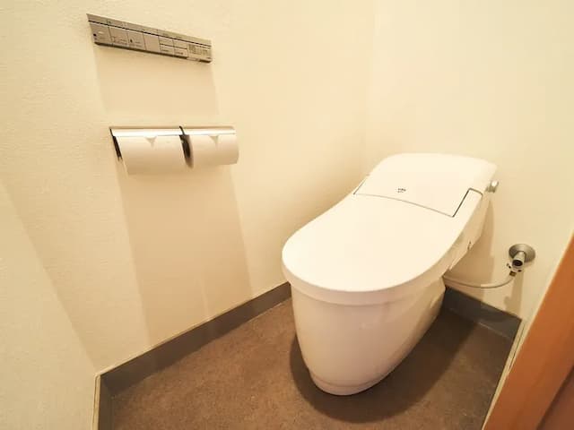 【バス・トイレ別ツインルーム】洗浄機能付きトイレ