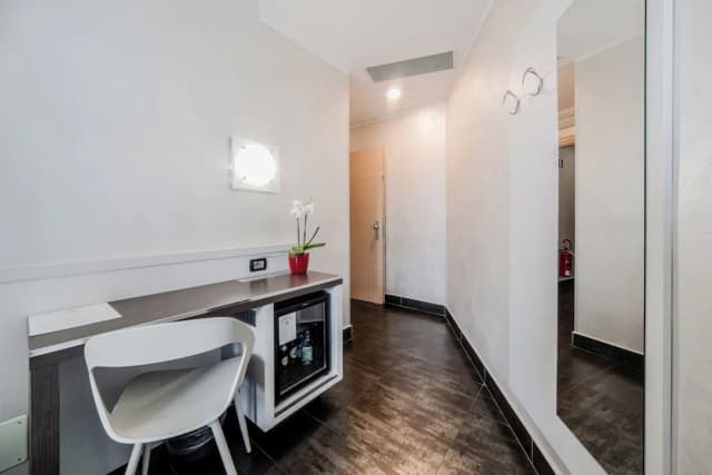 호텔 밀라노-슈피리어 싱글룸 (French Bed)-4