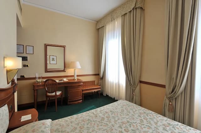 Hotel degli Orafi-Standard Double Room-2